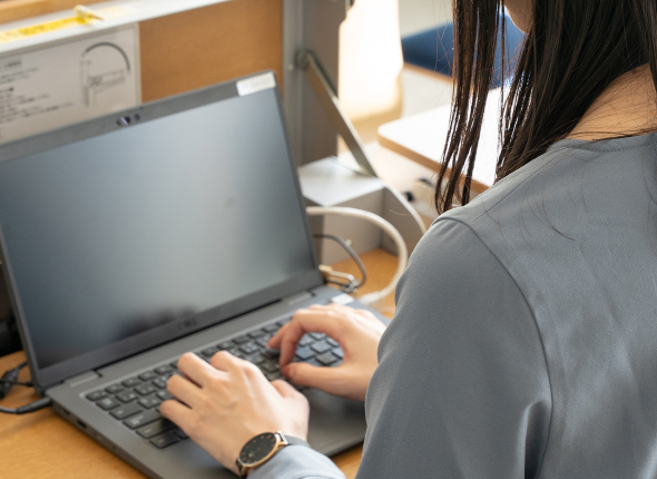 POINT01：オンラインでのリポート提出イメージ